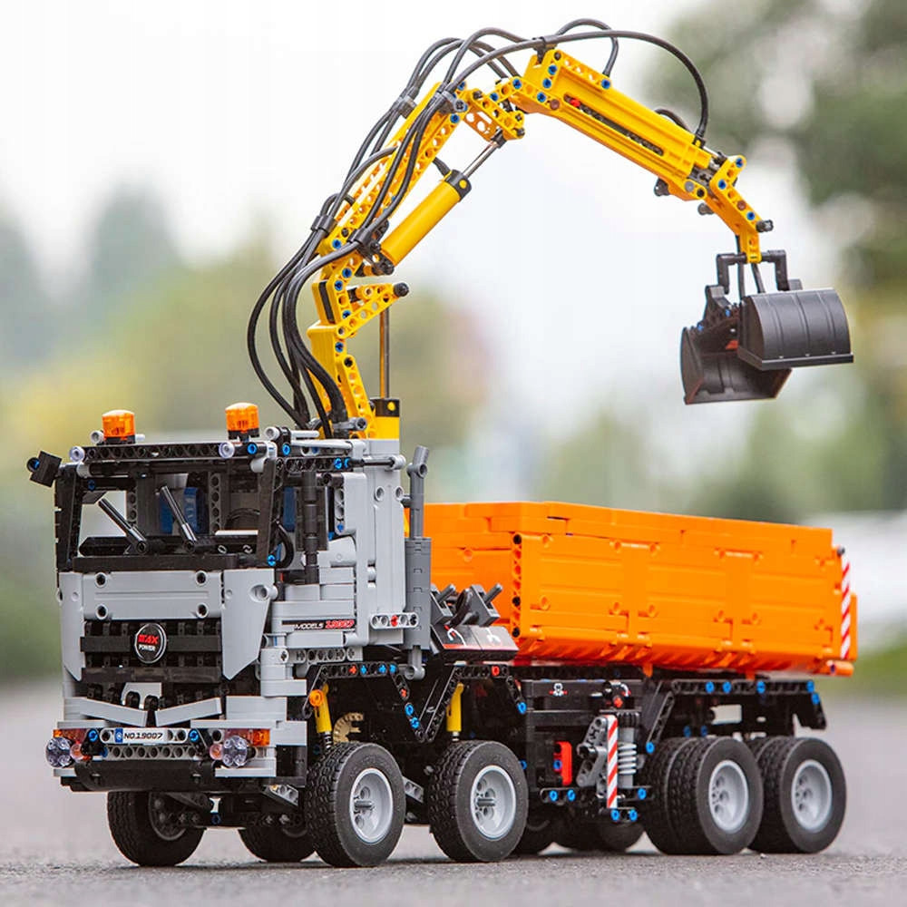Klocki Mould King 19007 Ciężarówka Mercedes-Benz Arocs Pneumatic HDS Truck