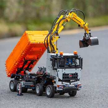 Klocki Mould King 19007 Ciężarówka Mercedes-Benz Arocs Pneumatic HDS Truck