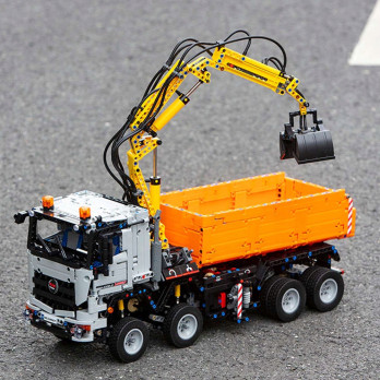 Klocki Mould King 19007 Ciężarówka Mercedes-Benz Arocs Pneumatic HDS Truck