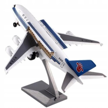 DUŻY SAMOLOT PASAŻERSKI AIRBUS A380 METALOWY MODEL DŹWIĘK ŚWIATŁO
