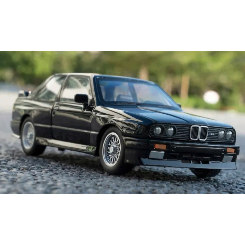 BMW M3 E30 MODEL METALOWY 1:24 DIE CAST ŚWIATŁA DŹWIĘK OTWIERANY CZARNY