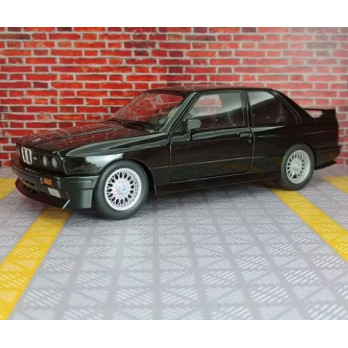 BMW M3 E30 MODEL METALOWY 1:24 DIE CAST ŚWIATŁA DŹWIĘK OTWIERANY CZARNY