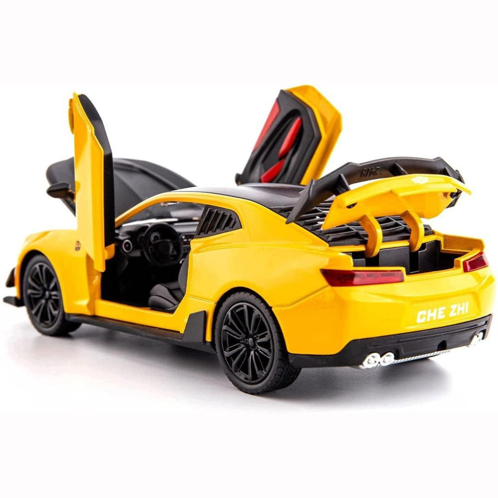 CHEVROLET CAMARO BUMBLEBEE 1:24 METALOWY MODEL AUTO ŚWIATŁA DŹWIĘK ŻÓŁTY