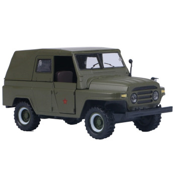MODEL WOJSKOWEGO JEEPA BEIJING 212 1:32 METALOWY ŚWIATŁA DŹWIĘKI