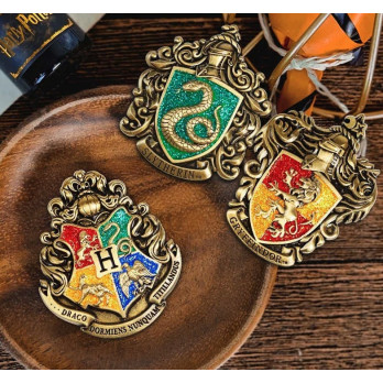 HARRY POTTER KOLEKCJONERSKA METALOWA ODZNAKA HERB GRYFFINDOR I INNE 1 SZT