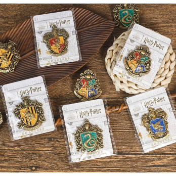 HARRY POTTER KOLEKCJONERSKA METALOWA ODZNAKA HERB GRYFFINDOR I INNE 1 SZT