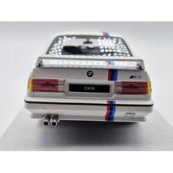 BMW M3 E30 MODEL METALOWY 1:24 DIE CAST ŚWIATŁA DŹWIĘK OTWIERANY BIAŁY